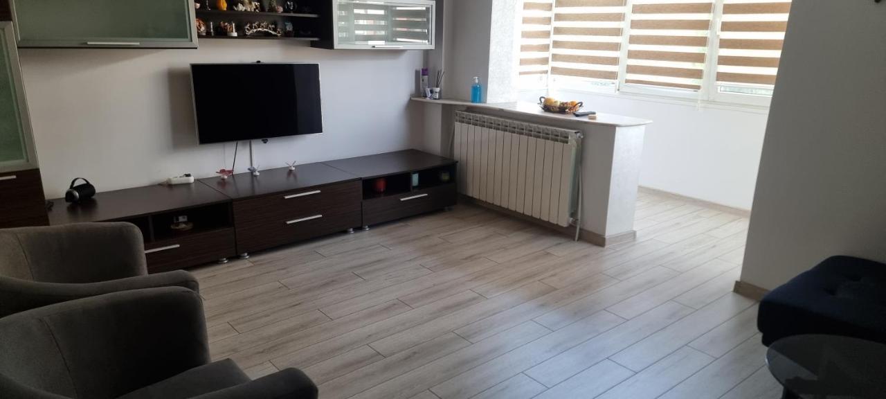 Ilona Apartament 3 Camere Râmnicu Vâlcea Екстериор снимка