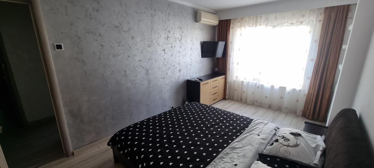 Ilona Apartament 3 Camere Râmnicu Vâlcea Екстериор снимка