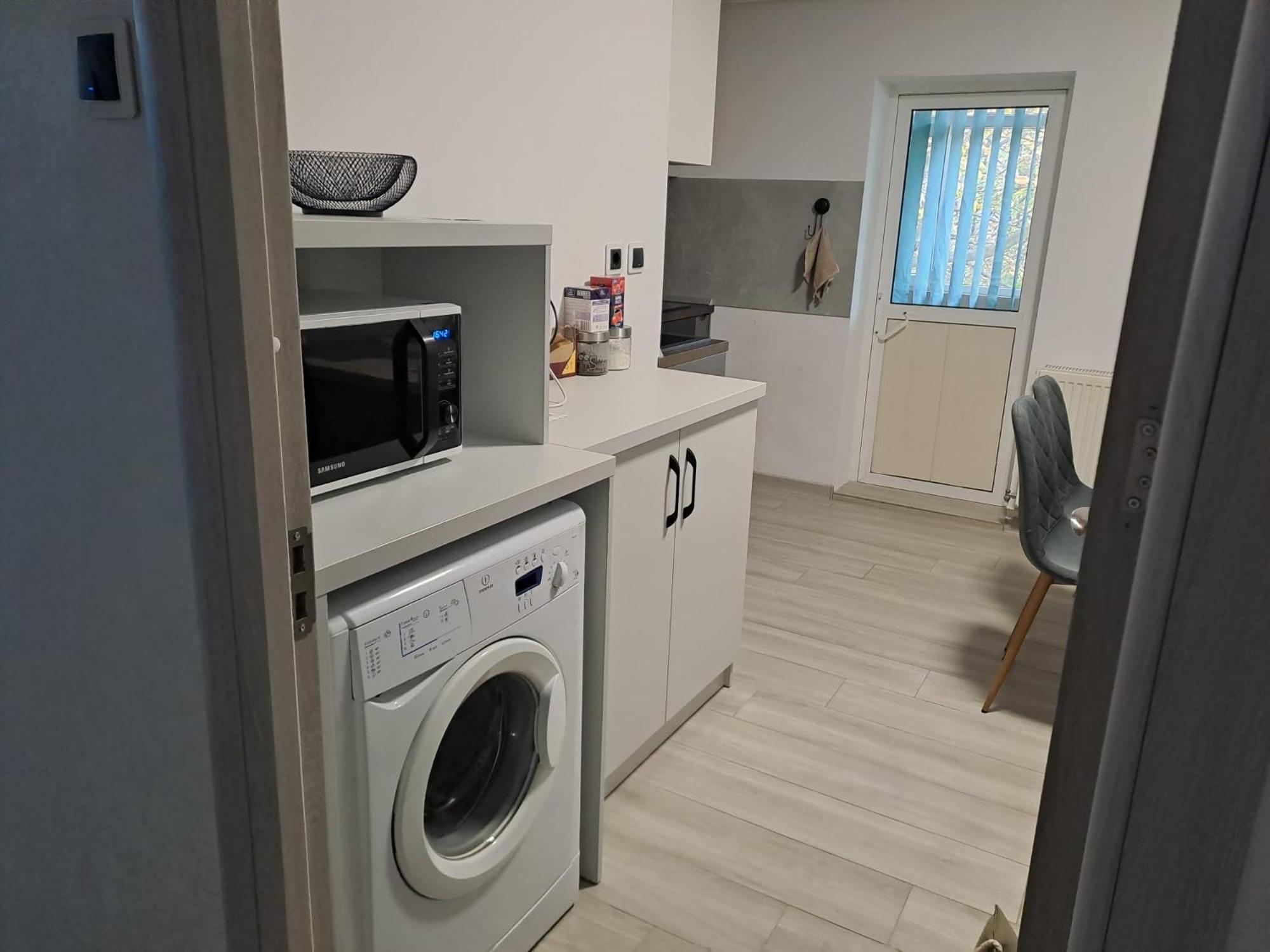 Ilona Apartament 3 Camere Râmnicu Vâlcea Екстериор снимка