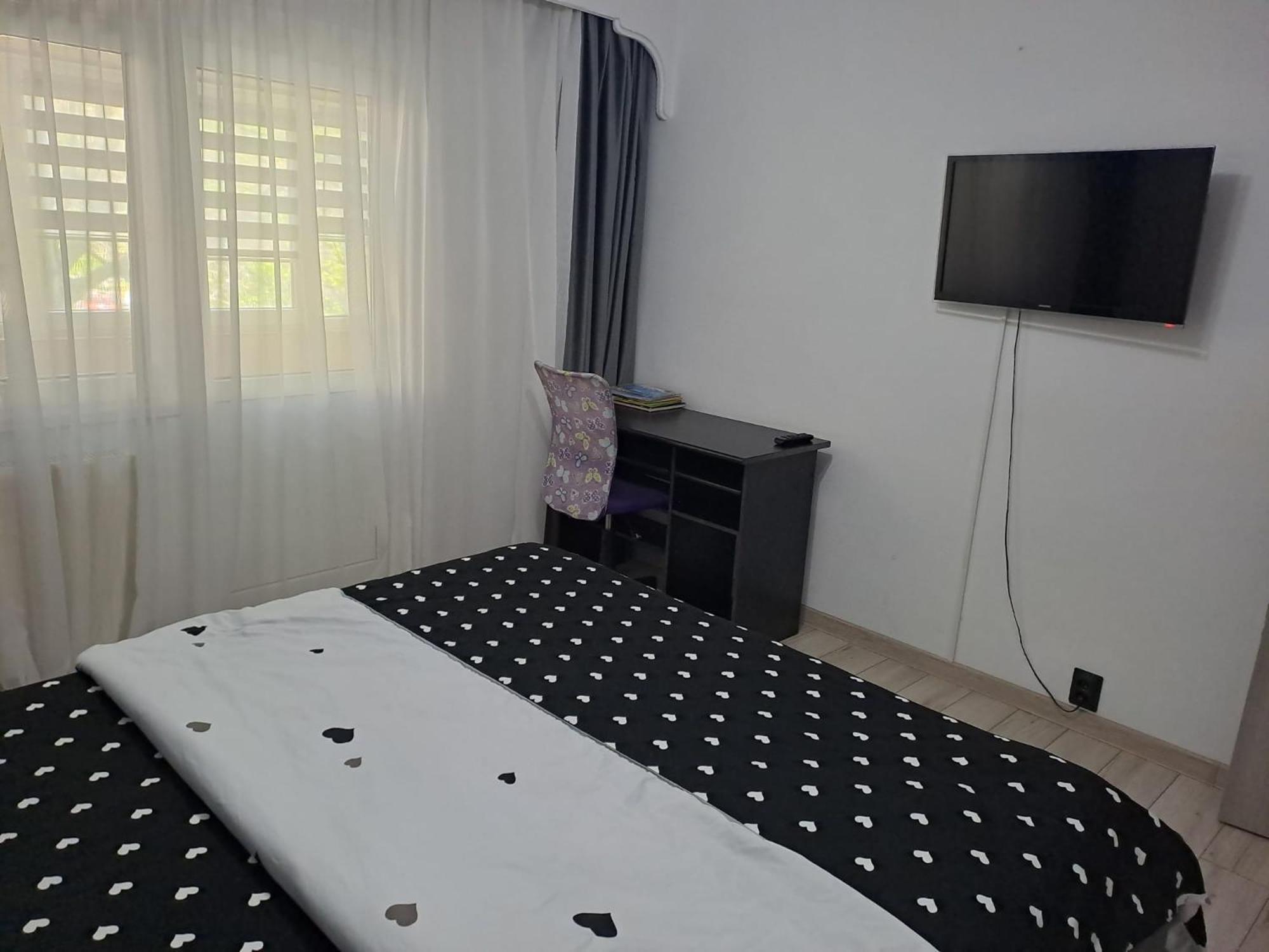 Ilona Apartament 3 Camere Râmnicu Vâlcea Екстериор снимка